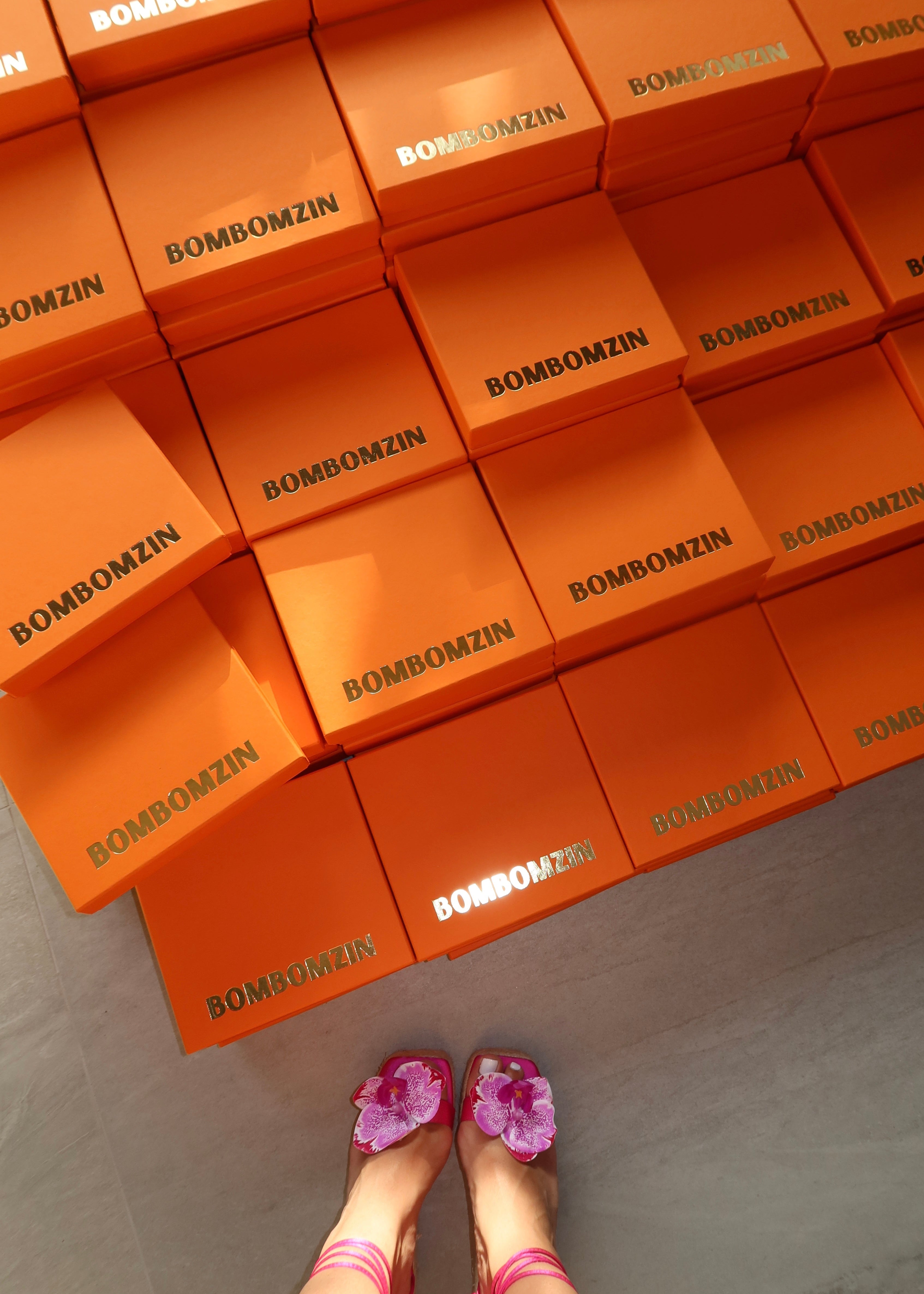 ORANGE SIGNATURE BOX